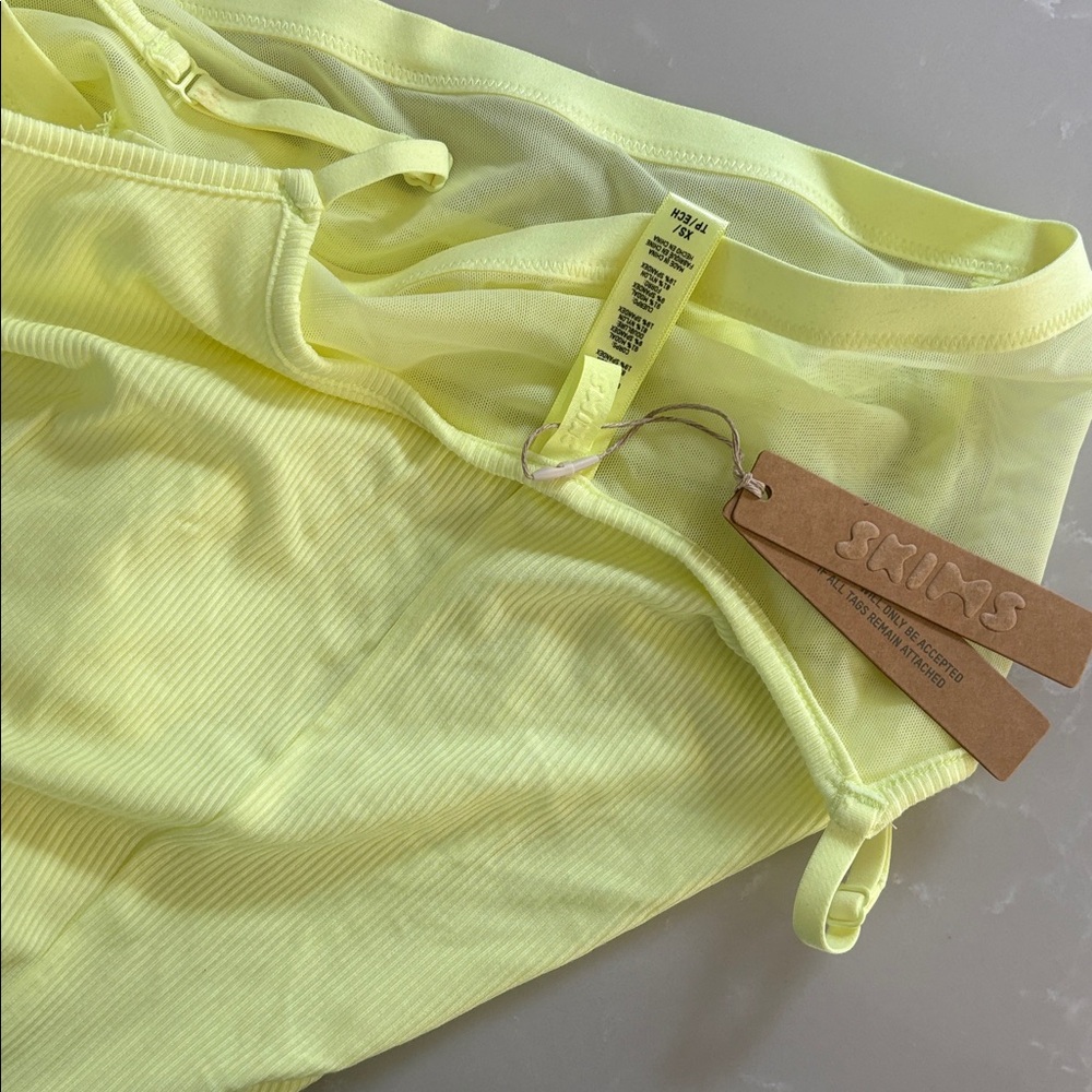 β¨ SKIMS Neon Yellow Scoop Neck Onesie | XS | NWT Ribbed Second-Skin Bodysuit π - Picture 4 of 4